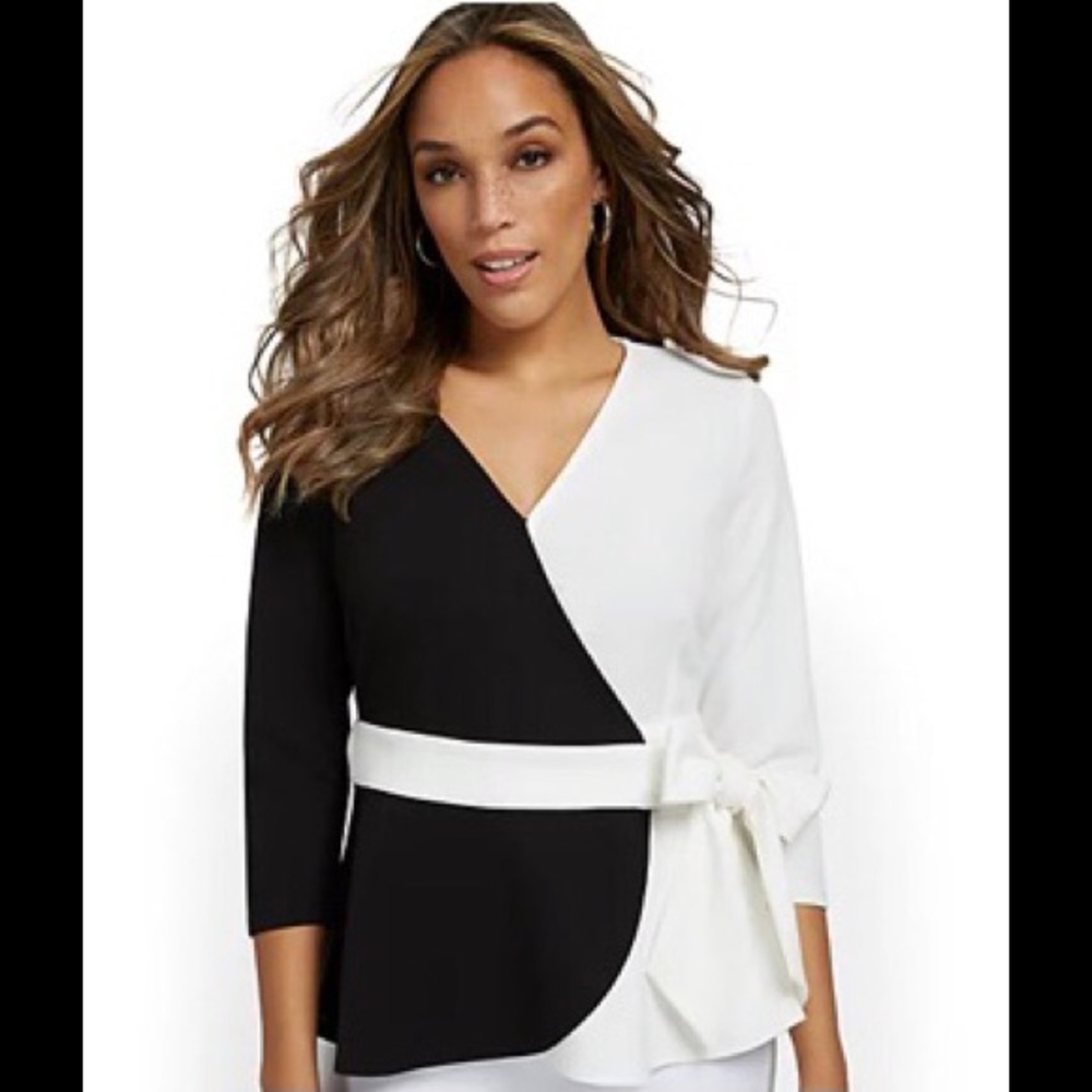 New York and company black white colorblock two toned belted bow wrap top blouse
